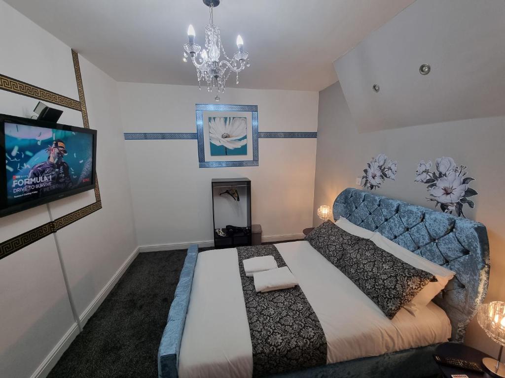 *** Well equipped home for a relaxing cosy and luxurious fun stay + Free Parking + Free Fast WiFi *** Accommodation image 1 *** Well equipped home for a relaxing cosy and luxurious fun stay + Free Parking + Free Fast WiFi *** image one