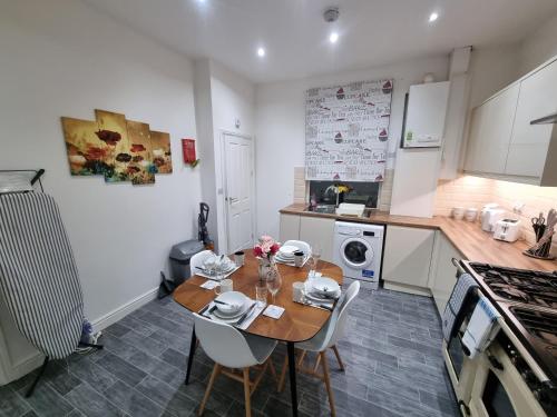 *** Well equipped home for a relaxing cosy and luxurious fun stay + Free Parking + Free Fast WiFi *** Accommodation image 3 *** Well equipped home for a relaxing cosy and luxurious fun stay + Free Parking + Free Fast WiFi *** image three