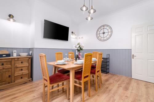 Hope Street - Wonderful 3bedroom House, Walking distance to Beach Accommodation image 3 Hope Street - Wonderful 3bedroom House, Walking distance to Beach image three