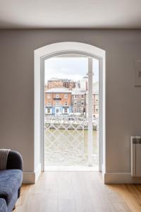 Luxury Apartment Woodsmill View - on the river - with balcony - Recently refurbished Accommodation image 2 Luxury Apartment Woodsmill View - on the river - with balcony - Recently refurbished image two