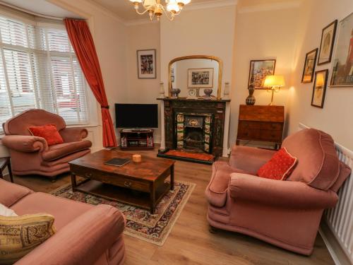 Victoria Cottage, Redcar image three
