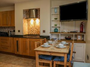 Apartment 6, Whitby image two