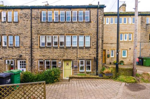 Stunning 3 Bedroom Cottage - Pet Friendly Accommodation image 3 Stunning 3 Bedroom Cottage - Pet Friendly image three