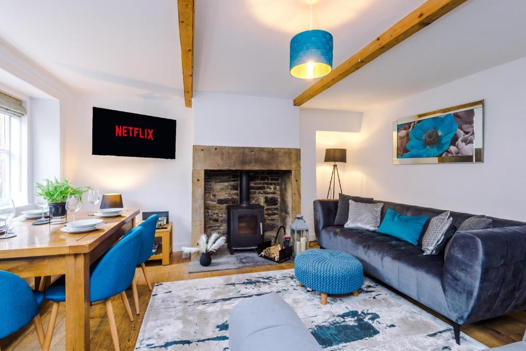 Stunning 3 Bedroom Cottage - Pet Friendly Accommodation image 1 Stunning 3 Bedroom Cottage - Pet Friendly image one