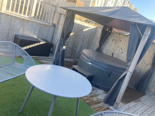 Seabourne Holiday Home with optional Hottub Hire Scarborough Accommodation image 2 Seabourne Holiday Home with optional Hottub Hire Scarborough image two