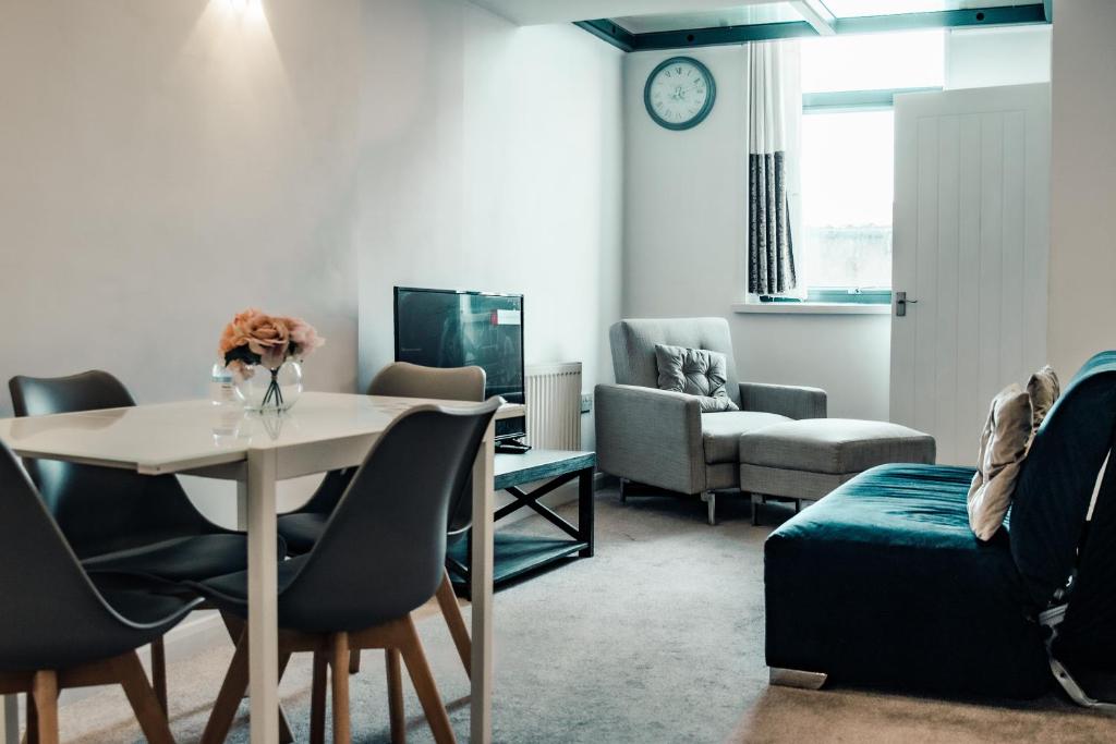 Apartments-DealHouse image one