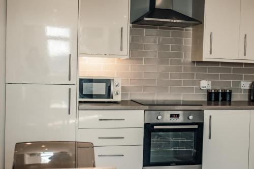 Dealhouse-Apartments 5 Accommodation image 3 Dealhouse-Apartments 5 image three