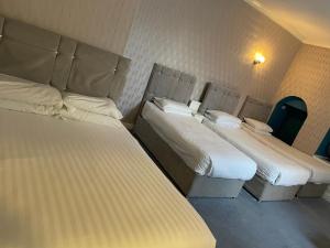 Diamonds Inn image two