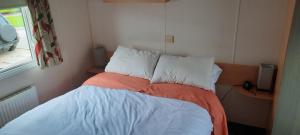 2 Bedroom Caravan for rental at Skipsea Sands Accommodation image 2 2 Bedroom Caravan for rental at Skipsea Sands image two
