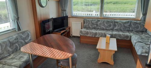 2 Bedroom Caravan for rental at Skipsea Sands Accommodation image 3 2 Bedroom Caravan for rental at Skipsea Sands image three