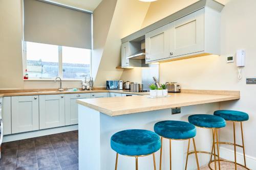 Stunning Central Gems of Harrogate - Sleeps 18! Accommodation image 3 Stunning Central Gems of Harrogate - Sleeps 18! image three