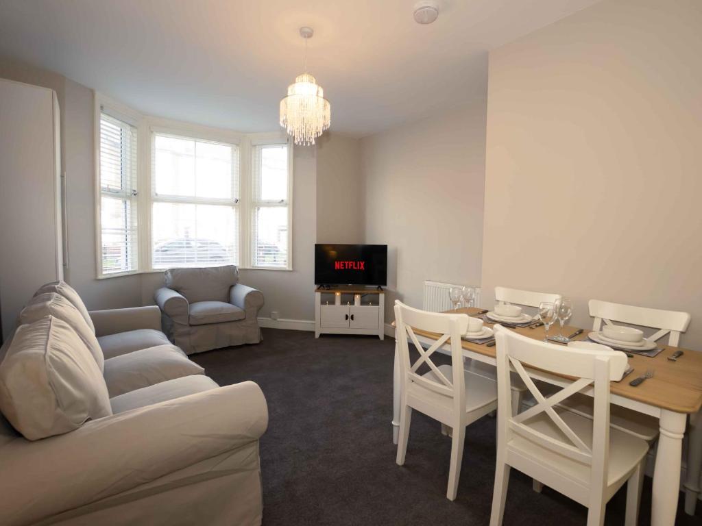 Picture of Pass the Keys Newly Renovated Ground Floor 2 Bedroom Apartment
