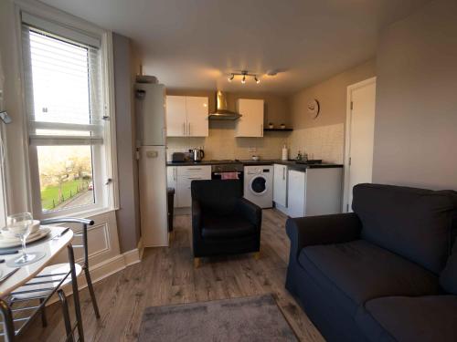 Pass the Keys Newly Renovated spacious 1 Bedroom Apartment Accommodation image 3 Pass the Keys Newly Renovated spacious 1 Bedroom Apartment image three
