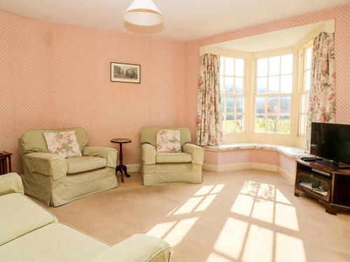 Carr Cottage image three