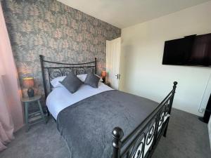 Lovley 2 Bedroom house with free parking Accommodation image 2 Lovley 2 Bedroom house with free parking image two