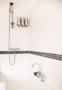 Contractor house, sleeps 5, close to restaurant's and bars, Long stays available, Oveyo Accommodation Accommodation image 2 Contractor house, sleeps 5, close to restaurant's and bars, Long stays available, Oveyo Accommodation image two
