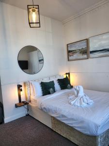 SeaView ground floor flat fast WiFi & FREE PARKING Accommodation image 2 SeaView ground floor flat fast WiFi & FREE PARKING image two