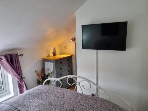 Ladybird Cottage, Dog Friendly, Couples or Small families, Yorkshire Wolds - Countryside and Coast Accommodation image 3 Ladybird Cottage, Dog Friendly, Couples or Small families, Yorkshire Wolds - Countryside and Coast image three