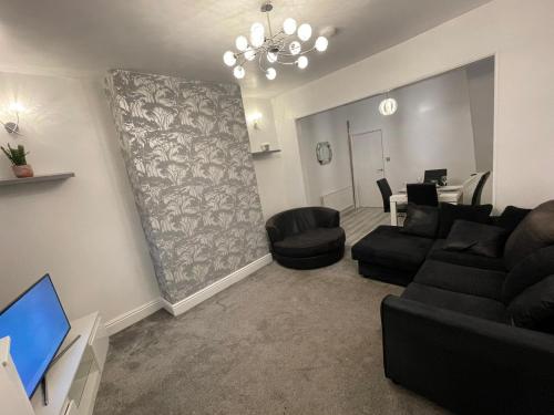 Cheerful -2 Bedroom Holiday Home Accommodation image 3 Cheerful -2 Bedroom Holiday Home image three