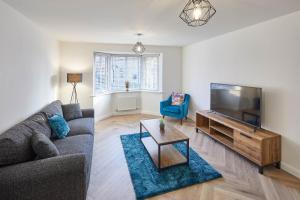 Host & Stay - Redsky House image two