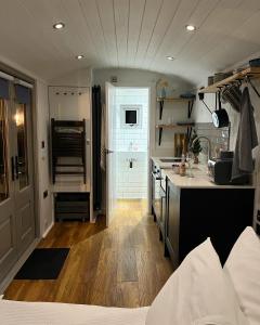 Luxury Shepherds Hut - The Sweet Pea by the lake Accommodation image 1 Luxury Shepherds Hut - The Sweet Pea by the lake image one