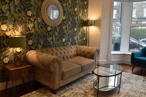 The Cheltenham, stylish 1-bed Victorian apartment Accommodation image 2 The Cheltenham, stylish 1-bed Victorian apartment image two