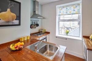 The Granville - Delightful 2-bed Victorian Apartment Accommodation image 2 The Granville - Delightful 2-bed Victorian Apartment image two