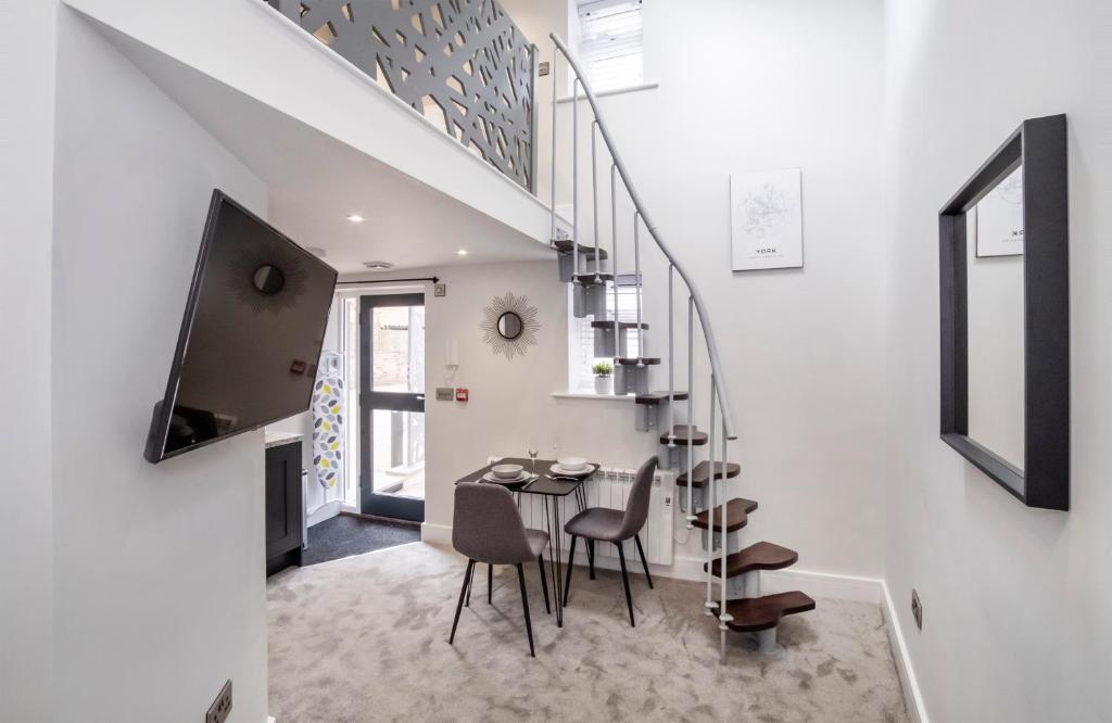 Picture of City Apartments - The Hole in the Wall
