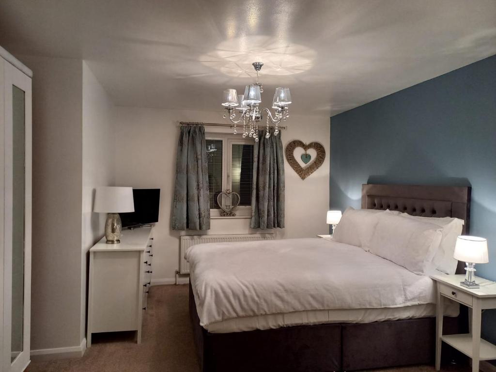 Charming Wentworth Lodge with countryside views Accommodation image 1 Charming Wentworth Lodge with countryside views image one