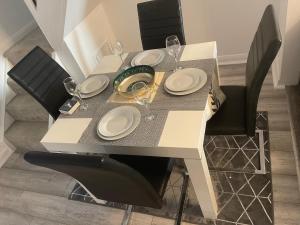 Cheerful -2 Bedroom Holiday Home Accommodation image 2 Cheerful -2 Bedroom Holiday Home image two