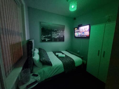 * Well equipped apartment for a relaxing cosy and luxurious fun stay + Free Parking + Free Fast WiFi * image three