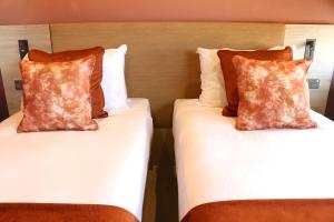 Hex Hotel at Yorkshire Wildlife Park Accommodation image 2 Hex Hotel at Yorkshire Wildlife Park image two