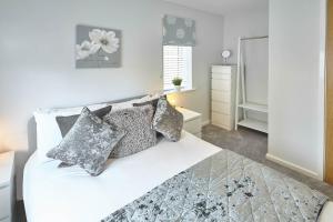 Host & Stay - Mallard Cottage image two