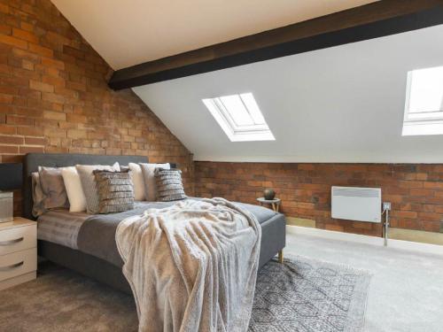 Luxury 4 bedroom apartment Accommodation image 3 Luxury 4 bedroom apartment image three
