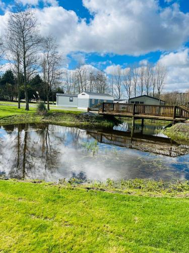 Beryl Lodge with Hot Tub Accommodation image 3 Beryl Lodge with Hot Tub image three