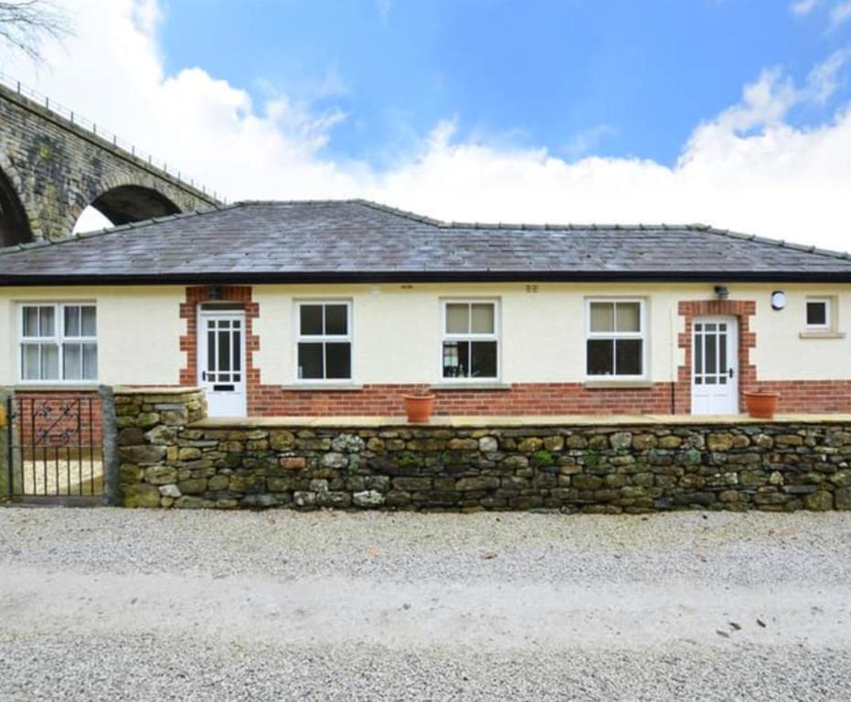 Spacious 3 bedroom bungalow Ingleton in Yorkshire Dales Accommodation image 1 Spacious 3 bedroom bungalow Ingleton in Yorkshire Dales image one
