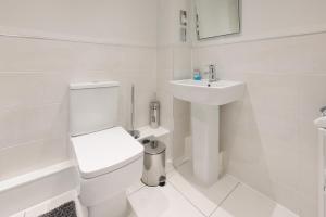 Southbank Leeds Apartment. New! With Free Parking Accommodation image 2 Southbank Leeds Apartment. New! With Free Parking image two