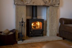 Threp'nybit Cottage Accommodation image 2 Threp'nybit Cottage image two