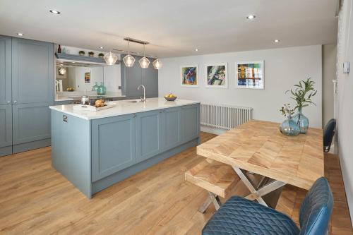 Host & Stay - Deveraux House Accommodation image 3 Host & Stay - Deveraux House image three