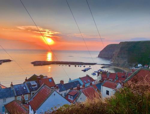 The Anchorage your home in idyllic Staithes Accommodation image 3 The Anchorage your home in idyllic Staithes image three
