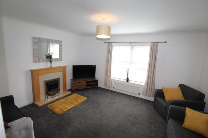 SUPER 7 PERSON 3 BEDROOM 3 BATHROOM HOUSe! image one