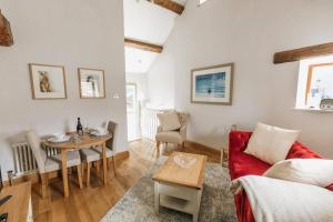 GABLE COTTAGE // LUXURIOUS NEWLY RENOVATED 1 BED ACCOMMODATION CLOSE TO THE PEAK DISTRICT, YORKSHIRE Accommodation image 2 GABLE COTTAGE // LUXURIOUS NEWLY RENOVATED 1 BED ACCOMMODATION CLOSE TO THE PEAK DISTRICT, YORKSHIRE image two