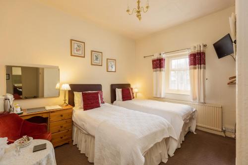Crossways image three
