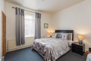 Crossways image two
