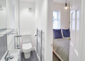 Host & Stay - Clinker Cottage Accommodation image 2 Host & Stay - Clinker Cottage image two