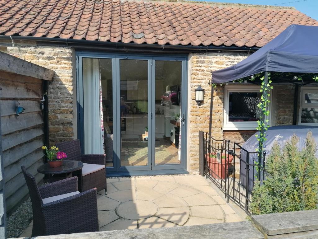 Larch Cottage, Ruston dog friendly with hot tub Accommodation image 1 Larch Cottage, Ruston dog friendly with hot tub image one