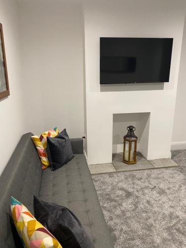 Bessie House Free Parking City of Doncaster Racecourse Wild Life Park airport keepmoat A1&M18 Accommodation image 3 Bessie House Free Parking City of Doncaster Racecourse Wild Life Park airport keepmoat A1&M18 image three