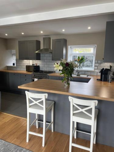 Heather Cottage - 2 Bedroom Home West Yorkshire Accommodation image 2 Heather Cottage - 2 Bedroom Home West Yorkshire image two