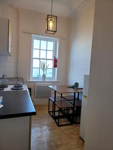 Sea View flat 2 with Fast WiFi and FREE parking Accommodation image 3 Sea View flat 2 with Fast WiFi and FREE parking image three