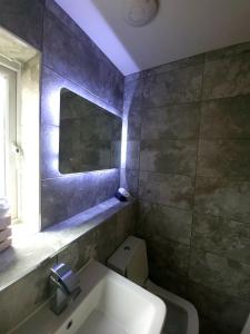 Luxurious 2 bed house (sleeps 4) Close to Leeds City Centre Accommodation image 2 Luxurious 2 bed house (sleeps 4) Close to Leeds City Centre image two
